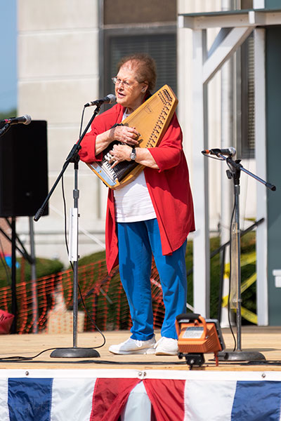 Autoharp Contestent At The Smithville Fiddlers' Jamboree