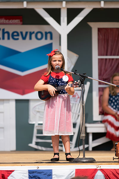 Ukulele Competition At The Smithville Fiddlers' Jamboree